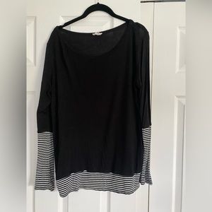 BiBi brand ladies tunic size large. Light weight. Thumb holes.